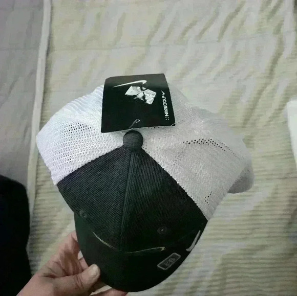 Nike Golf- Dekalb Seed Corn winged flying logo. Size L/XL. Gray & white gold - Picture 4 of 8